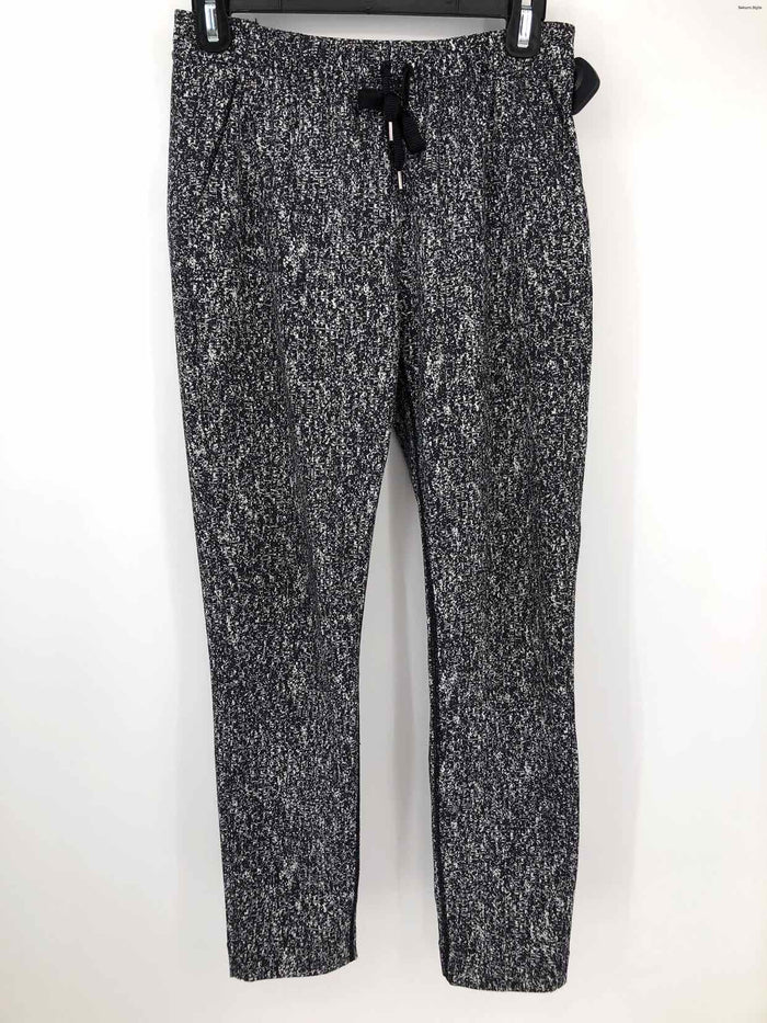 LULULEMON White Black Print Tapered Size 2  (XS) Activewear Bottoms