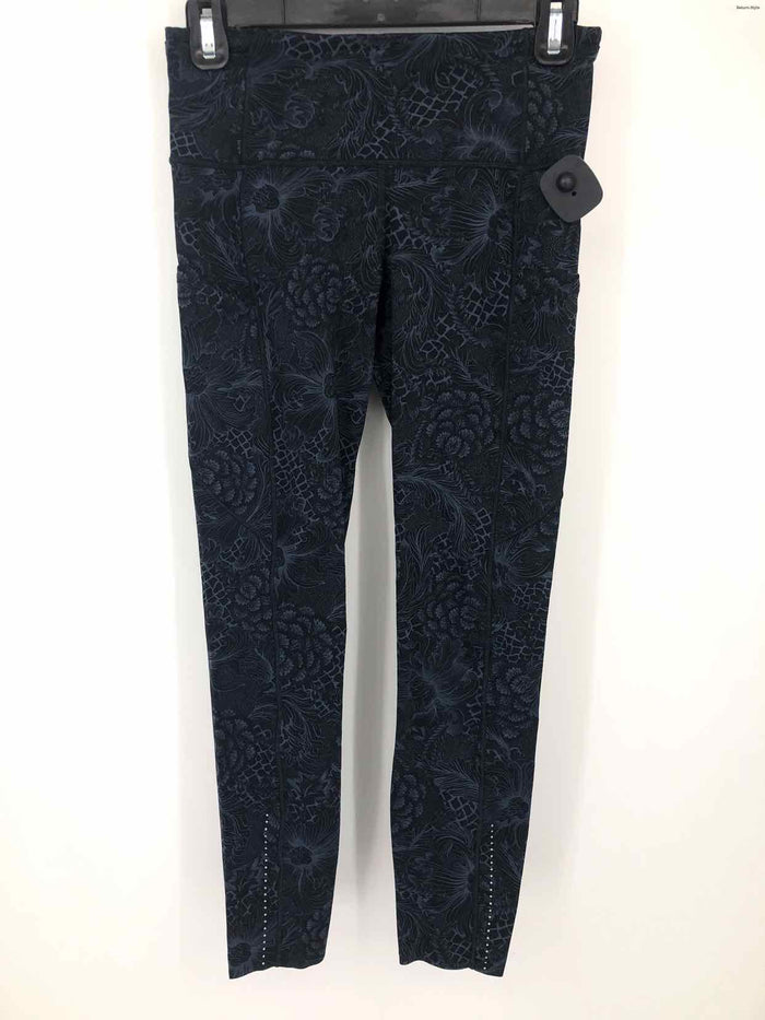 LULULEMON Blue Black Floral Legging Size 6  (S) Activewear Bottoms