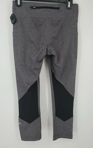 LULULEMON Gray 7/8 Length Legging Size 6  (S) Activewear Bottoms