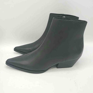 INTENTIONALLY Black Leather Bootie Pointed Toe Shoe Size 10 Boots