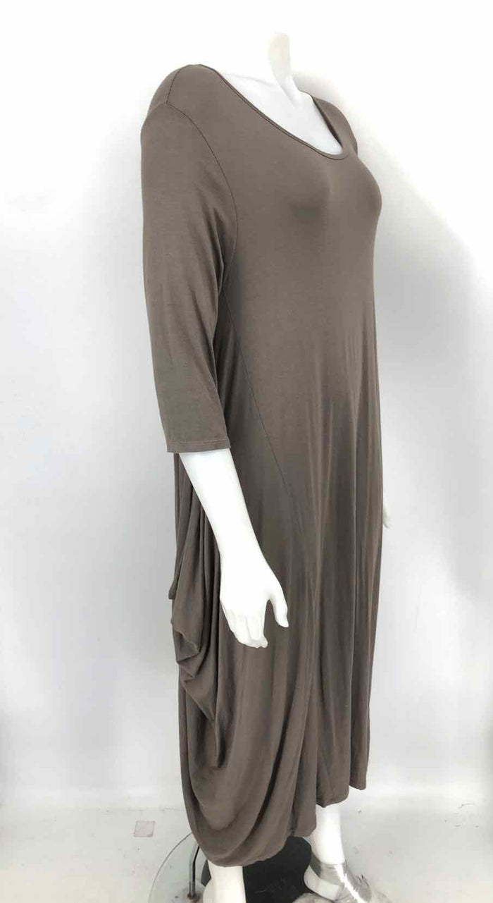 SAGA Taupe Made in Italy Long Half Sleeve Size MEDIUM (M) Dress