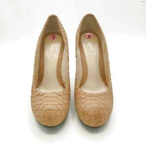 FENDI Beige Made in Italy Monogram Trim Shoe Size 39.5 US: 9 Shoes