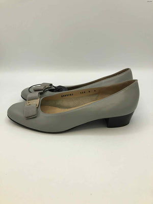 FERRAGAMO Gray Gold Leather Made in Italy 1.25" Heel Shoe Size 8 Shoes