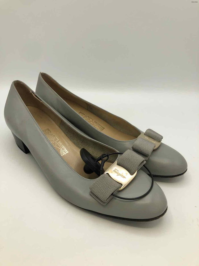 FERRAGAMO Gray Gold Leather Made in Italy 1.25" Heel Shoe Size 8 Shoes