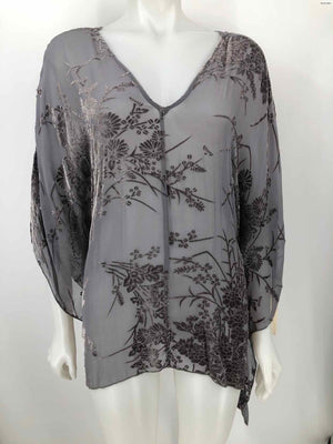 4 LOVE AND LIBERTY (JOHNNY WAS) Gray Velvet Floral Print Flower Top