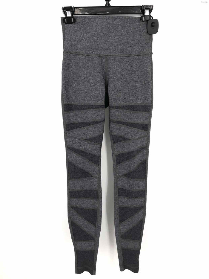 LULULEMON Gray Triangles Legging Size 6  (S) Activewear Bottoms