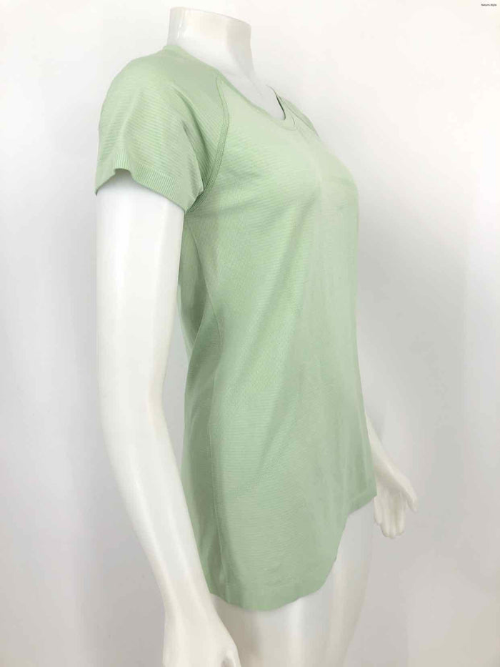 LULULEMON Lt Green Tie Dyed Short Sleeves Size 10  (M) Activewear Top