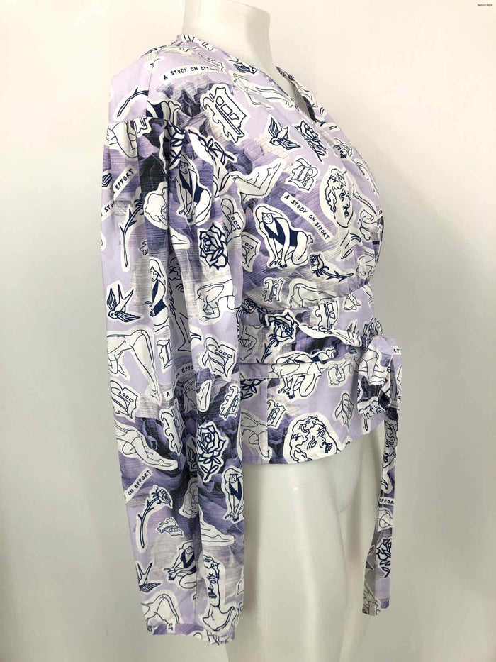 BAUM UND PFERDGARTEN Lavender White Print Wrap Size MEDIUM (M) Top